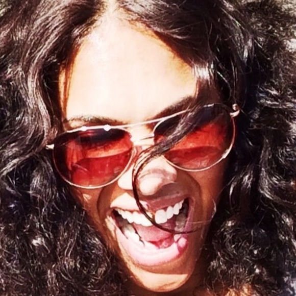 Meet your Posher, Naomi - Picture 1 of 1